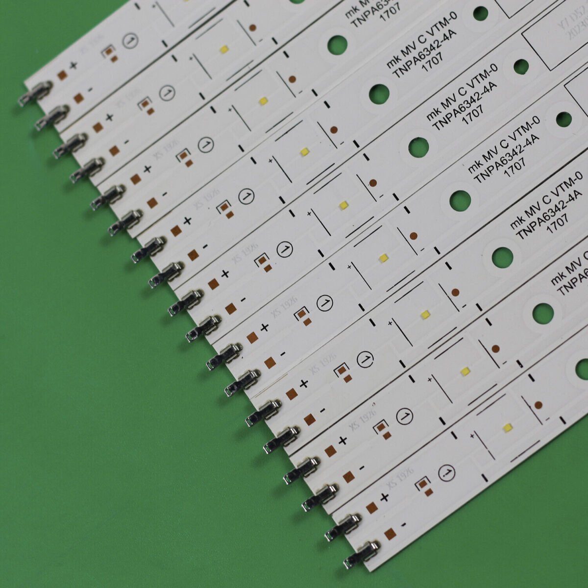 KIT TIRAS DE LED para TH-43EX600D TX-43EXW604 TH-43EX680H TNPA6341-4A TNPA6342-2A - Imagen 2